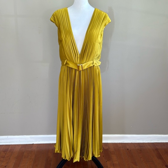 Mac Duggal Pleated Cap Sleeve Belted A Line Satin Midi Gown in Chartreuse Sz 14 - Picture 3 of 13